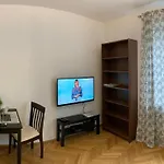 Złota 81